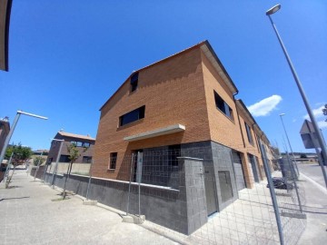 House 4 Bedrooms in Cassà de la Selva