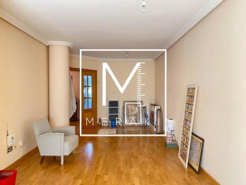 Apartment 4 Bedrooms in Feria