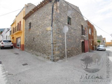 House 4 Bedrooms in Palau-Saverdera