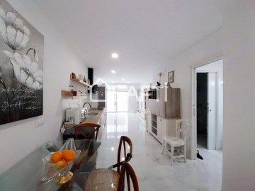 House 4 Bedrooms in Sant Esteve Sesrovires