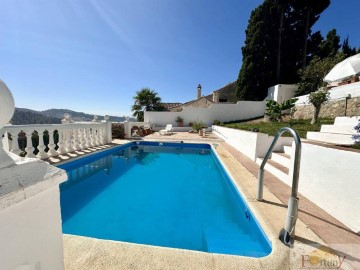 House 2 Bedrooms in La Herradura