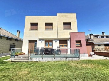 House 5 Bedrooms in Villarcayo