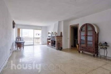 Apartment 4 Bedrooms in Santa Susana