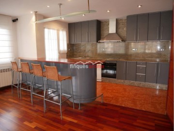 Apartment 4 Bedrooms in Valls