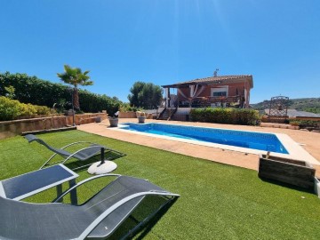 House 3 Bedrooms in Vespella