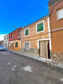 House 3 Bedrooms in Consuegra