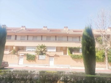 House 4 Bedrooms in San Roque-Concordia-Adoratrices