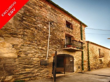 House 2 Bedrooms in Garriguella