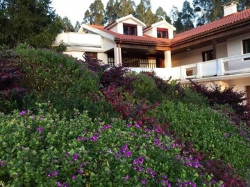 House 5 Bedrooms in Veigue (Santa Columba)