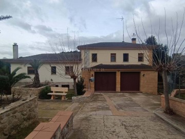 House 4 Bedrooms in Uceda