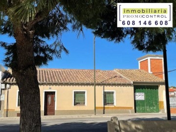 House 4 Bedrooms in Villanueva de Gállego