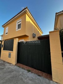 House 3 Bedrooms in Bormujos Centro