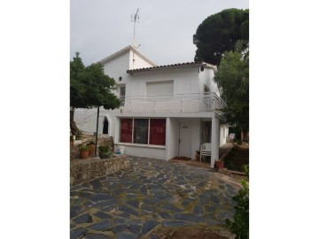 House 4 Bedrooms in Bigues