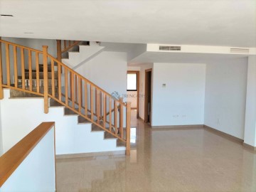 House 4 Bedrooms in El Palmar