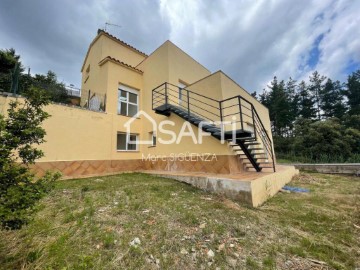 House 4 Bedrooms in Santa Coloma de Farners