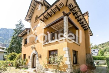 House 5 Bedrooms in El Pont de Suert