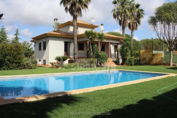 House 6 Bedrooms in Mairena del Alcor