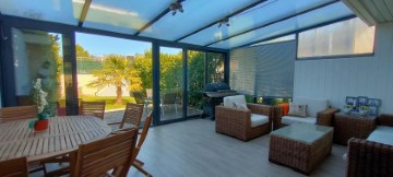 House 4 Bedrooms in Villares de la Reina