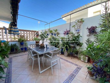 House 4 Bedrooms in Lucena Centro