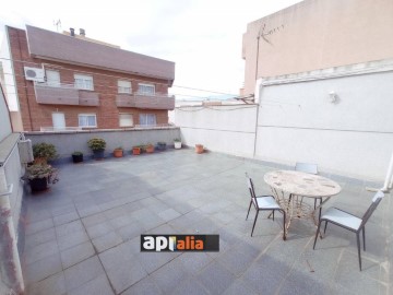 House 4 Bedrooms in Cornellà de Llobregat Centre