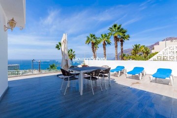 House 4 Bedrooms in Los Gigantes