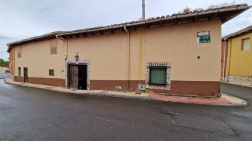 House 4 Bedrooms in Quintana de Raneros