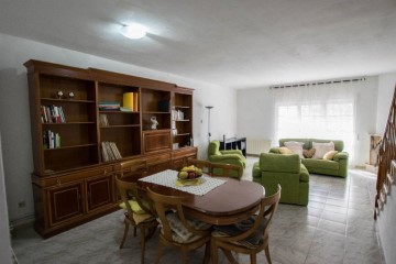 House 4 Bedrooms in El Castell de Cubelles