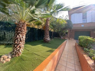 House 5 Bedrooms in Masies del Torrent