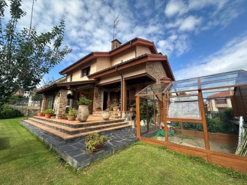 Casa o chalet 5 Habitaciones en El Carbayedo - El Quirinal