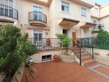 House 5 Bedrooms in Alaquàs