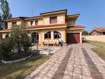 House 4 Bedrooms in Medina de Pomar