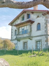 House 8 Bedrooms in Orzales