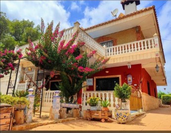 House 8 Bedrooms in Estivella