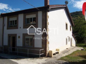 House 4 Bedrooms in Reinosa