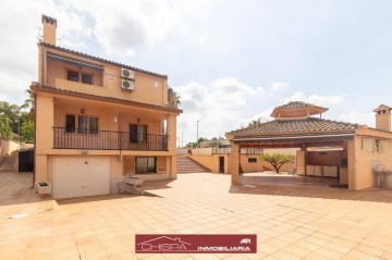 House 4 Bedrooms in Casco Urbano