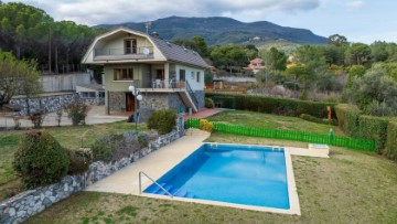 House 5 Bedrooms in Campins