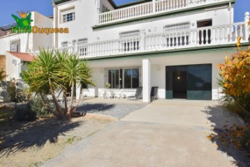 House 4 Bedrooms in Pinos Puente