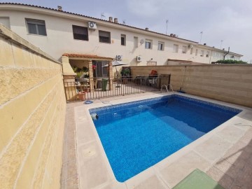 House 4 Bedrooms in Yeles