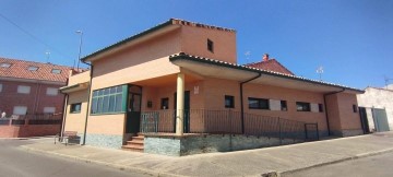 Casa o chalet 4 Habitaciones en Sariegos del Bernesga