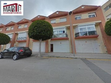 House 4 Bedrooms in Constantí