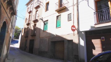 House 4 Bedrooms in Cardona