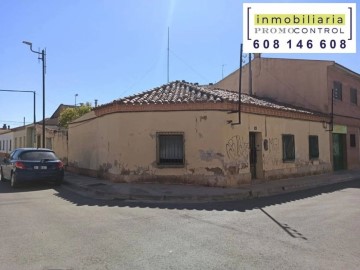 House 4 Bedrooms in Villanueva de Gállego