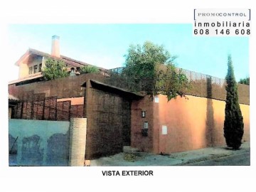 House 5 Bedrooms in Estación Portazgo