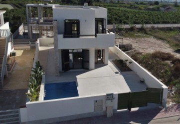 House 3 Bedrooms in Daya Nueva