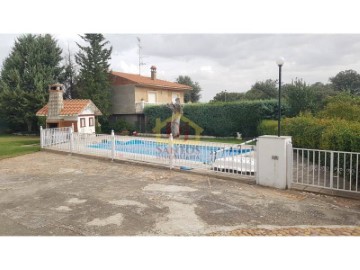 House 4 Bedrooms in Villaselva