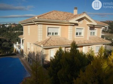 House 5 Bedrooms in Club de Golf