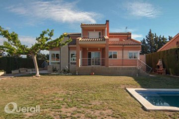 House 4 Bedrooms in La Cerdera