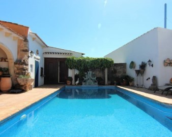 House 4 Bedrooms in Sagra