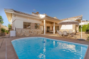 House 4 Bedrooms in Fuente Vaqueros