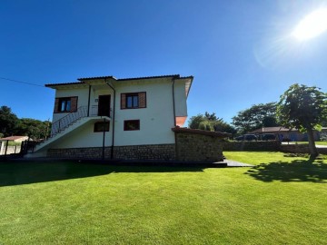 Casa o chalet 4 Habitaciones en Lloreda